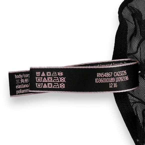 Victorias Secret Set Of Two Lace Panties Thong Cheeky Heart Print Lingerie  Med - Picture 14 of 14